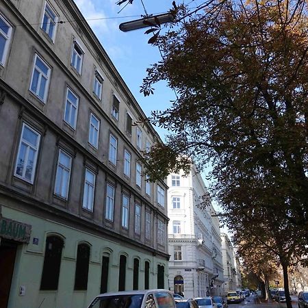 Апартаменты Studio U Parkplatz, Zentrale Ruhelage Neben Grunoase Вена Экстерьер фото